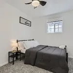 15-Mins From Dia, Remodeled, Cozy Downstairs Unit