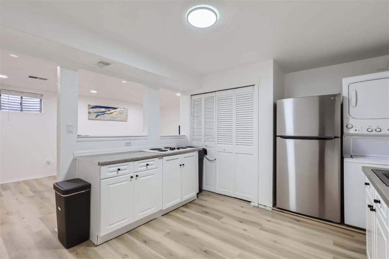 15-mins From Dia, Remodeled, Cozy Downstairs Unit *