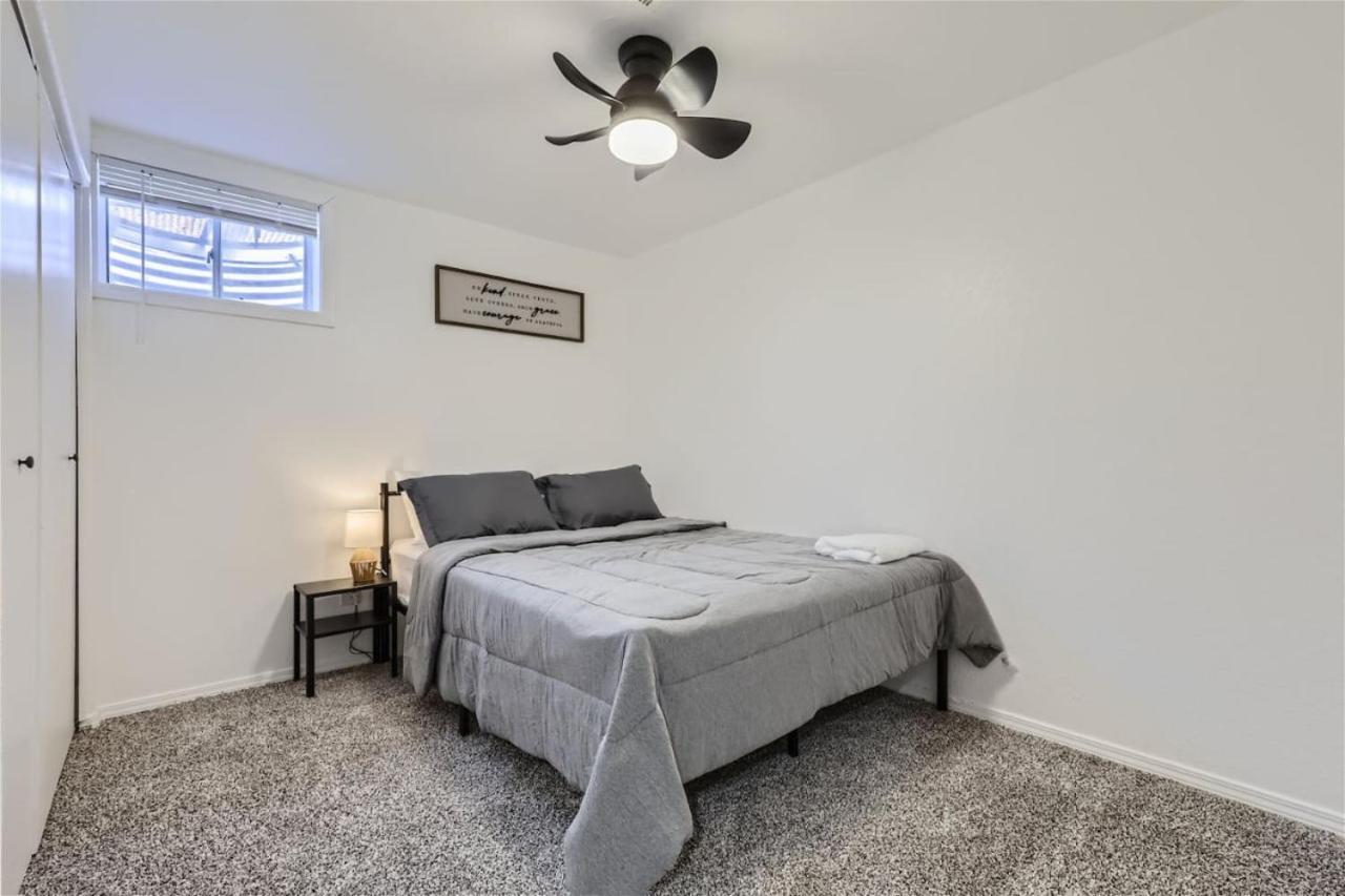 15-mins From Dia, Remodeled, Cozy Downstairs Unit